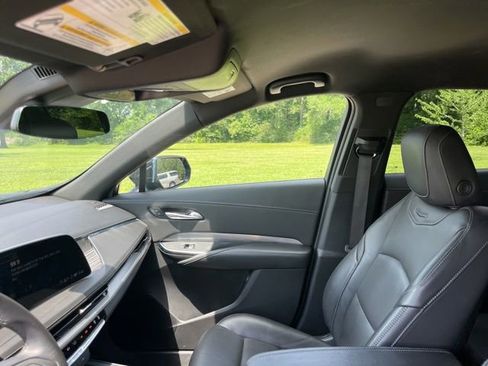 Used 2025 Cadillac XT4 Premium Luxury FWD image 15