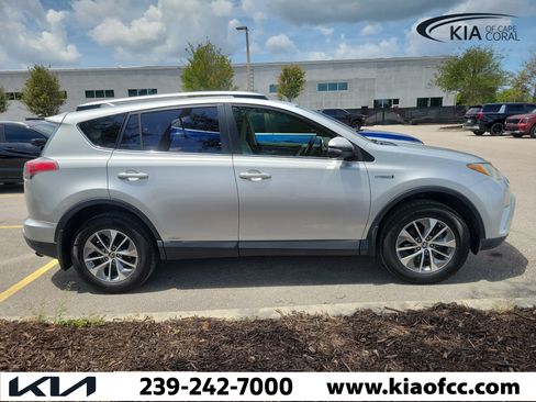 Used 2016 Toyota RAV4 XLE AWD/4WD image 9