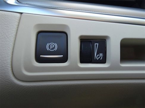 Certified 2024 Cadillac XT5 Premium Luxury w/ LPO, Floor Liner Package image 27