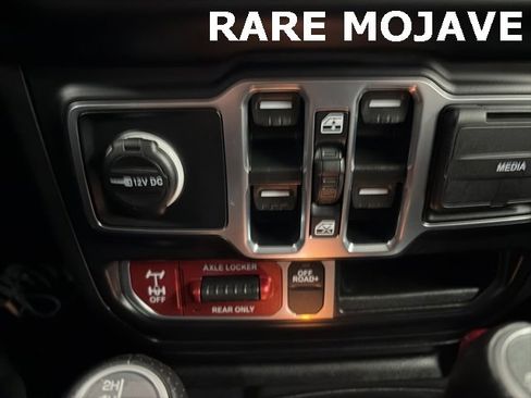 Used 2023 Jeep Gladiator Mojave w/ Cold Weather Group image 27