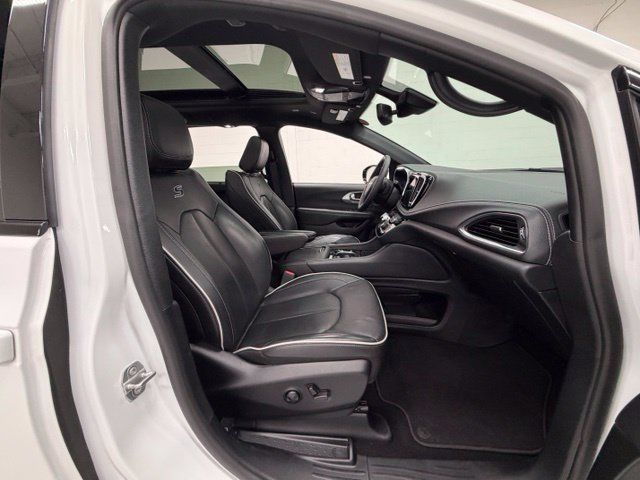 Used 2025 Chrysler Pacifica Limited FWD image 25