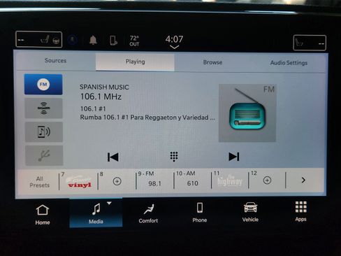 Used 2023 Chrysler Pacifica Touring-L image 19