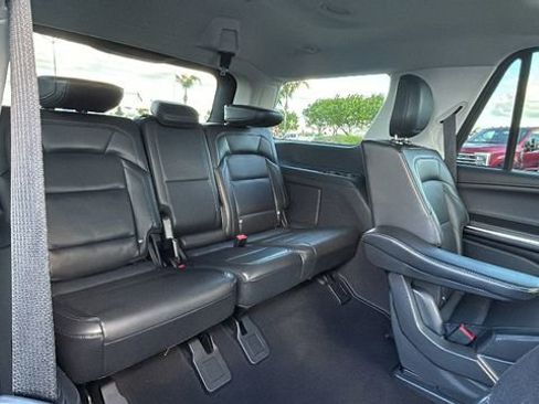 Used 2025 Lincoln Navigator Reserve image 15