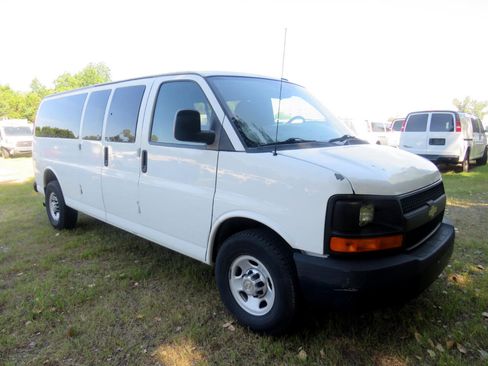 Used 2011 Chevrolet Express 3500 LS image 3