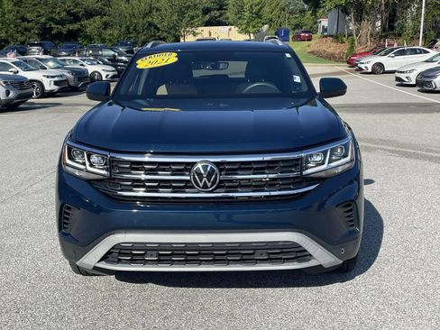 Certified 2021 Volkswagen Atlas Cross Sport SE w/ Panoramic Sunroof Package FWD image 2