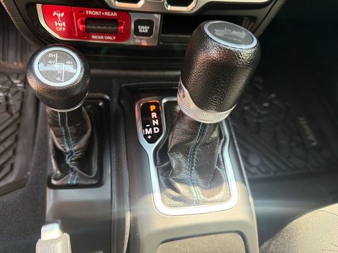 Used 2022 Jeep Wrangler Unlimited Rubicon 4xe w/ Cold Weather Group AWD/4WD image 46