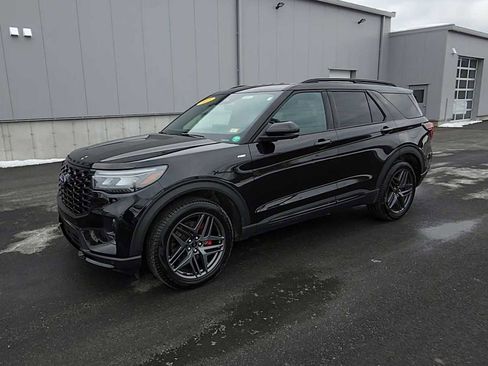 Used 2025 Ford Explorer ST-Line w/ ST-Line Street Pack image 4