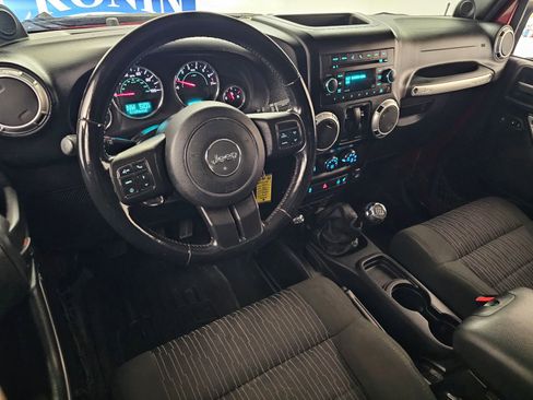 Used 2012 Jeep Wrangler Sahara w/ Dual Top Group image 14