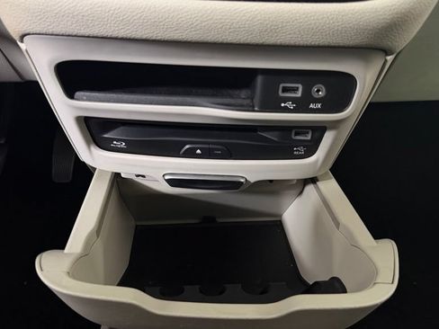 Used 2019 Chrysler Pacifica Limited FWD image 26