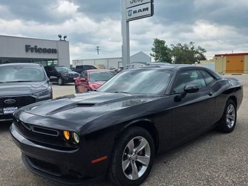 Used 2021 Dodge Challenger SXT RWD image 1