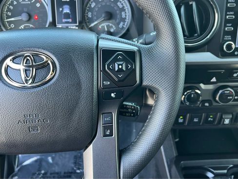 Used 2022 Toyota Tacoma TRD Off-Road w/ TRD Premium Off Road Package AWD/4WD image 33