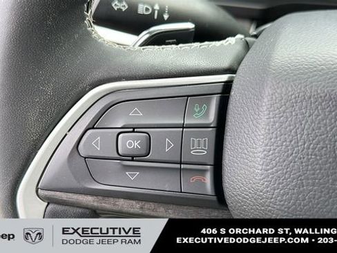 Used 2023 Jeep Grand Cherokee Limited image 13
