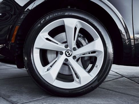 Used 2023 Bentley Bentayga Extended Wheelbase image 3