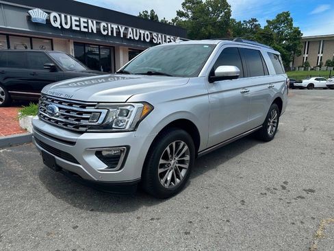 Used 2018 Ford Expedition Limited AWD/4WD image 2
