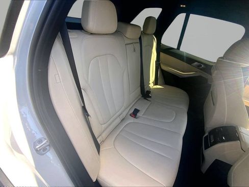 Used 2022 BMW X5 sDrive40i w/ Premium Package RWD image 17