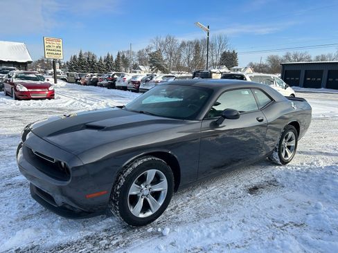Used 2021 Dodge Challenger SXT image 4