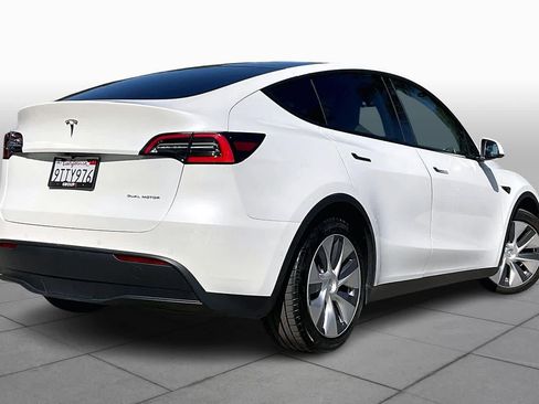 Used 2021 Tesla Model Y Long Range image 13