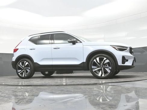 Used 2024 Volvo XC40 B5 Plus w/ Protection Package Premier AWD/4WD image 31