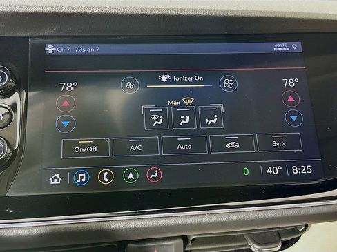 Used 2021 Buick Envision Avenir w/ Technology Package II image 22