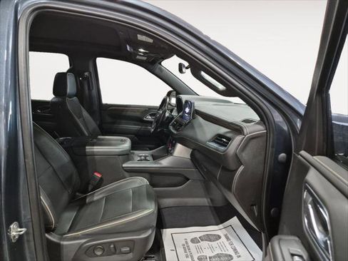 Used 2021 Chevrolet Tahoe Premier w/ Premium Package image 17