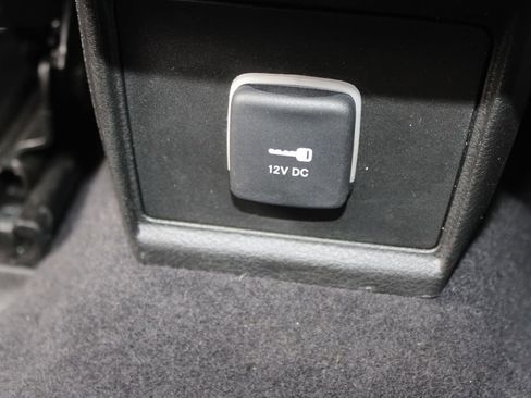 Used 2025 Jeep Compass Latitude w/ Sun & Sound Group AWD/4WD image 16
