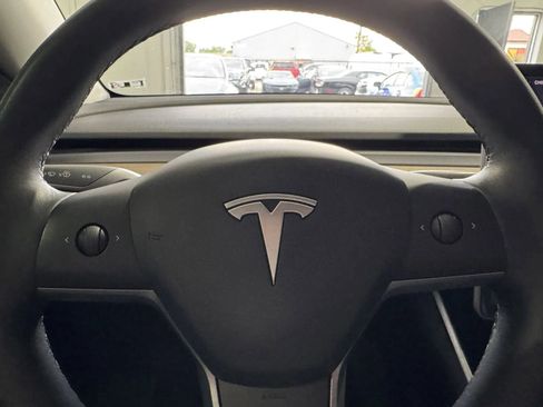 Used 2020 Tesla Model Y Long Range image 19