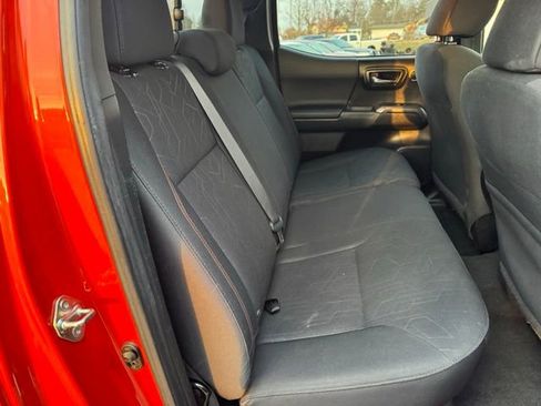 Used 2016 Toyota Tacoma TRD Off-Road w/ Towing Package image 18