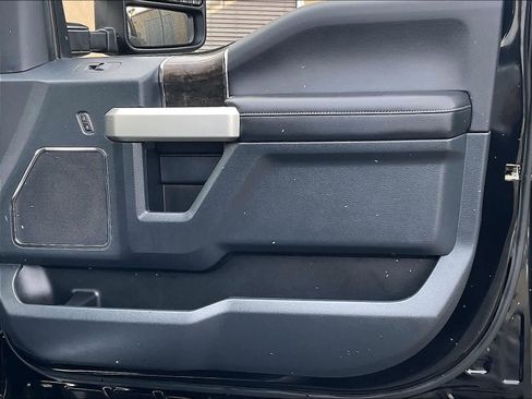 Used 2022 Ford F350 Lariat w/ Chrome Package image 12