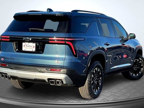 Used 2024 Chevrolet Traverse Z71 w/ Enhanced Driving Package image 2