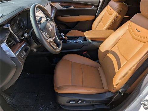 Used 2025 Cadillac XT5 Premium Luxury image 16