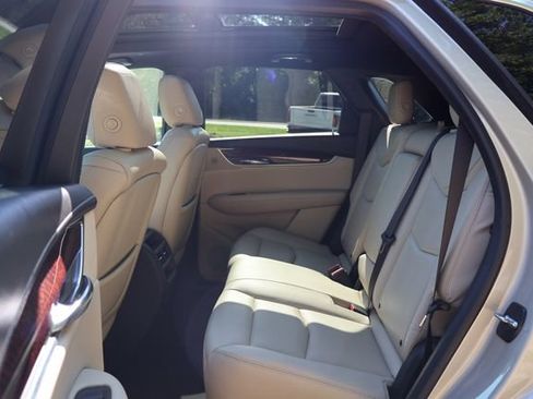 Used 2017 Cadillac XT5 Luxury w/ Driver Awareness Package FWD image 21