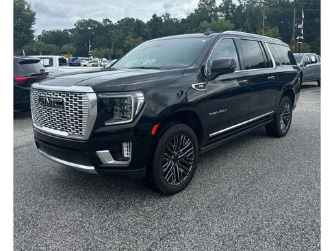 Used 2022 GMC Yukon XL Denali w/ Denali Premium Package AWD/4WD image 1