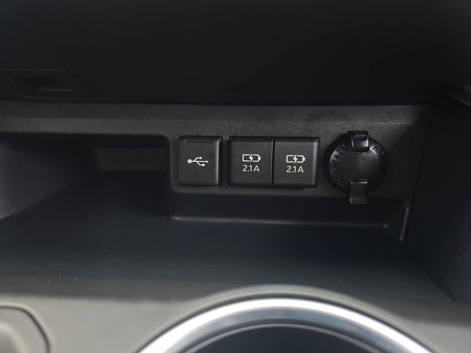 Used 2020 Toyota Highlander LE AWD/4WD image 26