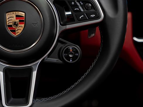 Used 2022 Porsche Cayenne GTS AWD/4WD image 46