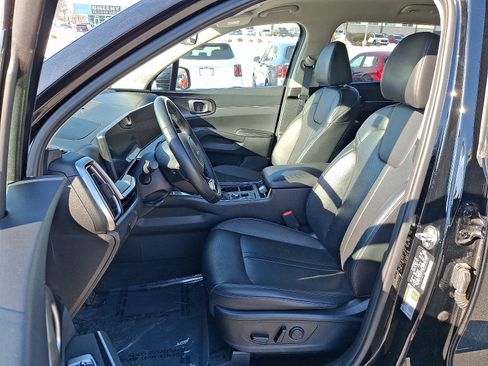 Used 2024 Kia Sorento S image 10