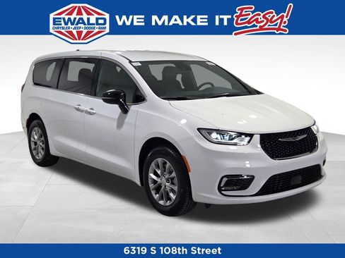 New 2026 Chrysler Pacifica Select image 1