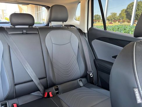 Used 2026 Volkswagen Tiguan SE FWD image 38