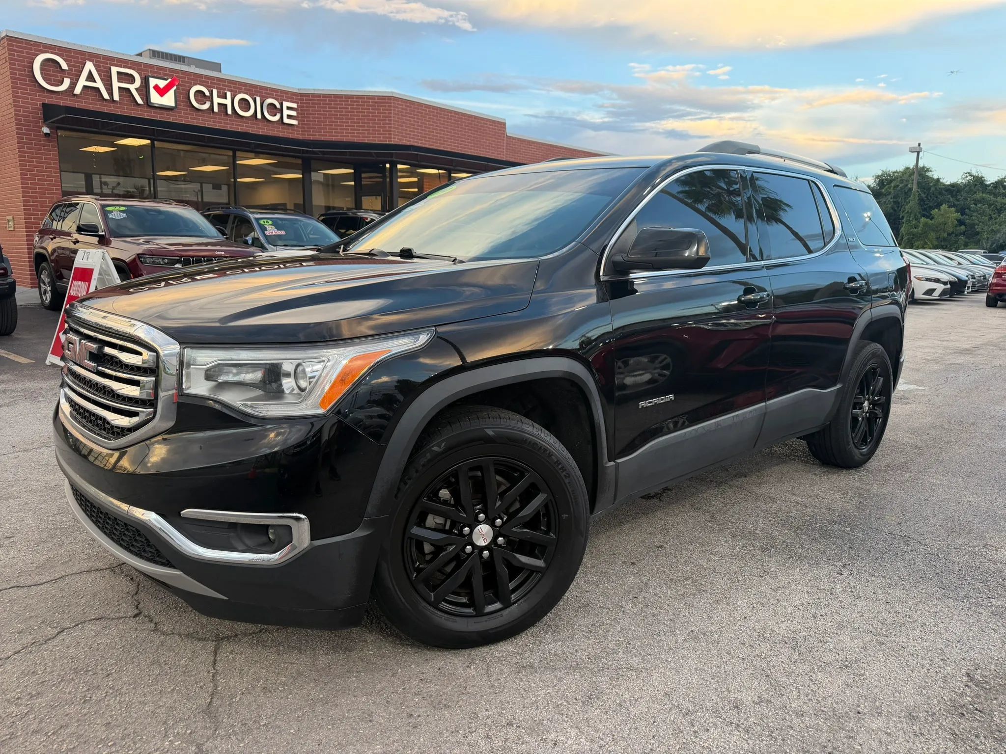 Used 2019 GMC Acadia SLT FWD image 1