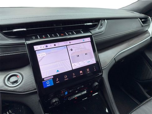 Used 2024 Jeep Grand Cherokee L Limited w/ Luxury Tech Group II image 24