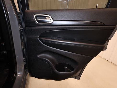 Used 2020 Jeep Grand Cherokee Altitude AWD/4WD image 16