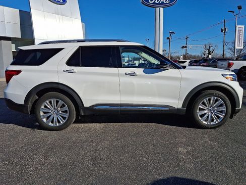 Certified 2022 Ford Explorer Limited w/ Limited Technology Package image 7