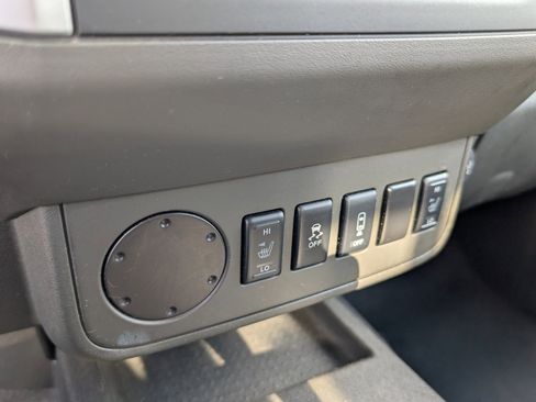 Used 2020 Nissan Frontier SV image 15