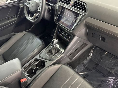 Used 2022 Volkswagen Tiguan SE FWD image 33