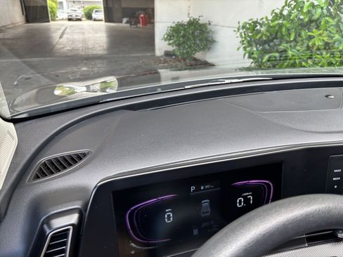 Used 2025 Kia Sportage LX FWD image 33