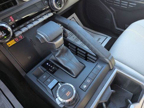 Used 2024 Toyota Tacoma Limited AWD/4WD image 24