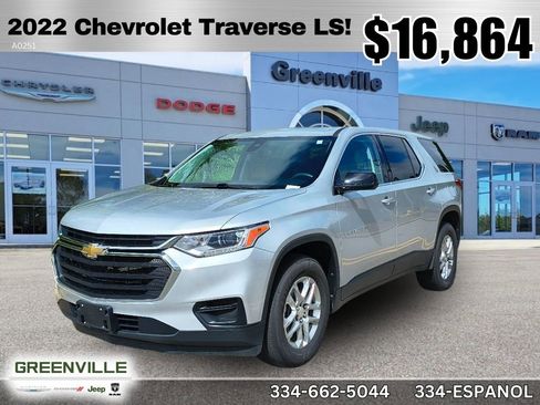 Used 2022 Chevrolet Traverse LS image 1