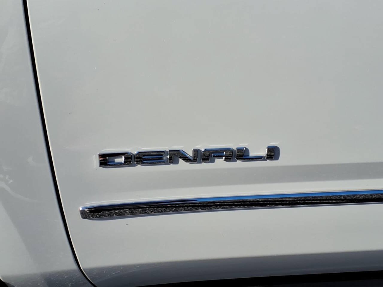 Used 2017 GMC Yukon Denali w/ Open Road Package AWD/4WD image 9