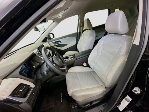 Used 2023 Nissan Rogue SV image 13