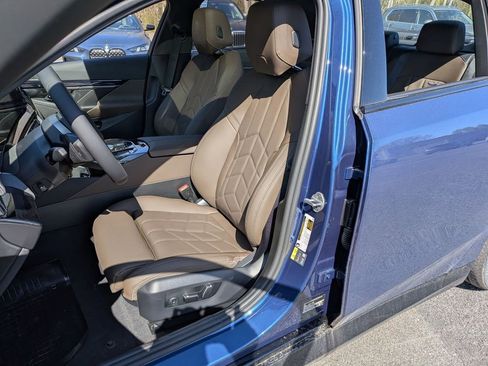 New 2026 BMW 550e xDrive w/ Premium Package AWD/4WD image 57