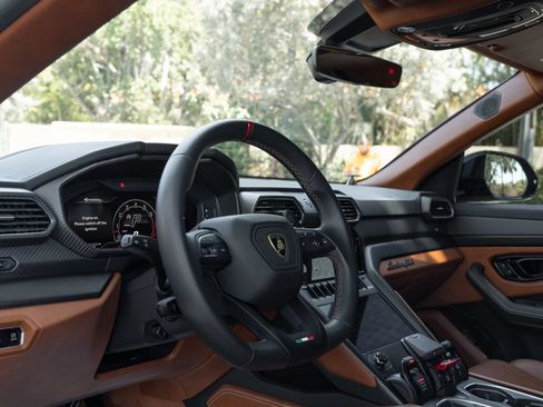 Used 2023 Lamborghini Urus S AWD/4WD image 18